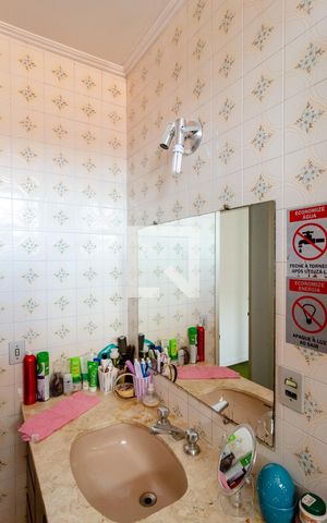 Casa à venda com 500m², 3 quartos e 2 vagas Casa à venda com 500m², 3 quartos e 2 vagasBanheiro da Suíte