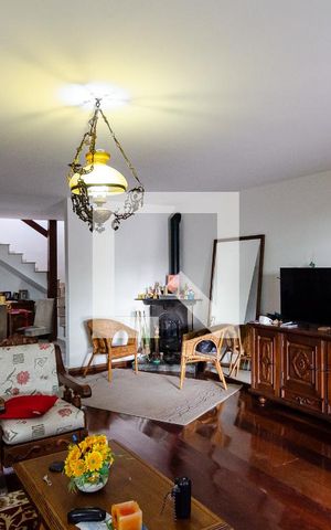 Casa à venda com 500m², 3 quartos e 2 vagas Casa à venda com 500m², 3 quartos e 2 vagasSala