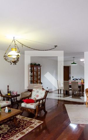Casa à venda com 500m², 3 quartos e 2 vagas Casa à venda com 500m², 3 quartos e 2 vagasSala