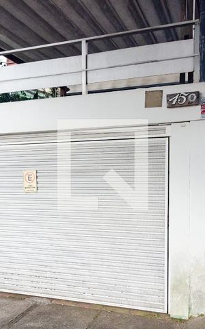 Casa à venda com 500m², 3 quartos e 2 vagas Casa à venda com 500m², 3 quartos e 2 vagasFachada