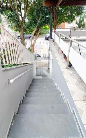Casa à venda com 500m², 3 quartos e 2 vagas Casa à venda com 500m², 3 quartos e 2 vagasEntrada