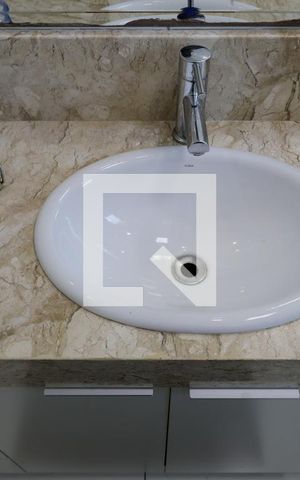 Casa à venda com 220m², 3 quartos e 6 vagas Casa à venda com 220m², 3 quartos e 6 vagasBanheiro da Suíte 1