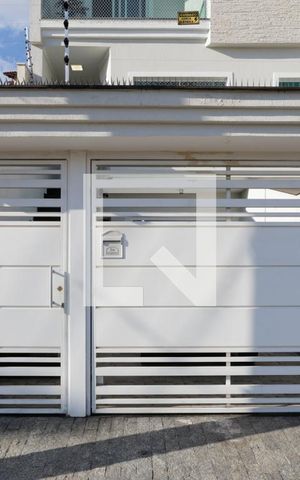 Casa à venda com 220m², 3 quartos e 6 vagas Casa à venda com 220m², 3 quartos e 6 vagasFachada