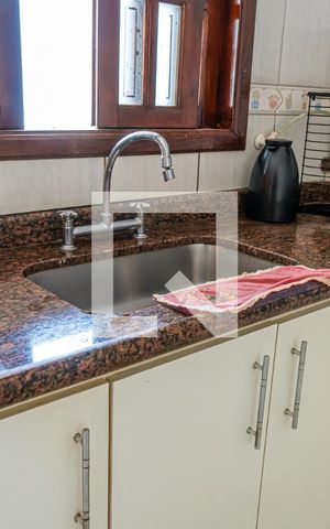 Casa à venda com 354m², 5 quartos e 4 vagas Casa à venda com 354m², 5 quartos e 4 vagasCozinha