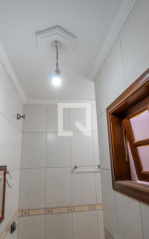 Casa à venda com 354m², 5 quartos e 4 vagas Casa à venda com 354m², 5 quartos e 4 vagasBanheiro da Suíte 2