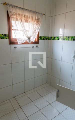 Casa à venda com 354m², 5 quartos e 4 vagas Casa à venda com 354m², 5 quartos e 4 vagasBanheiro da Suíte 1