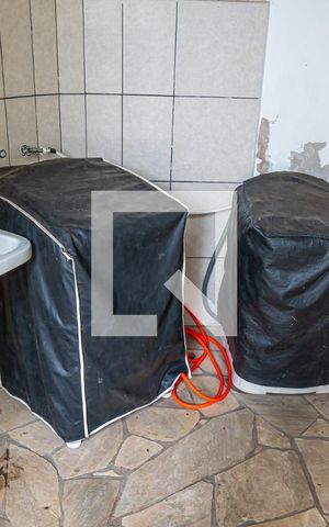 Casa à venda com 354m², 5 quartos e 4 vagas Casa à venda com 354m², 5 quartos e 4 vagasQuintal