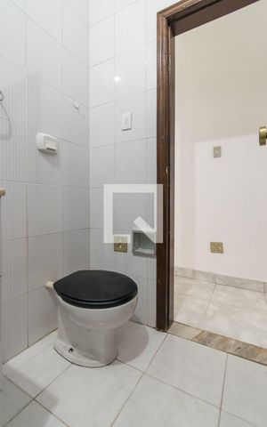 Apartamento para alugar com 111m², 3 quartos e sem vaga Apartamento para alugar com 111m², 3 quartos e sem vagaBanheiro Social