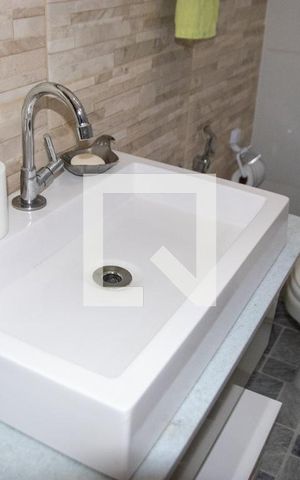 Casa à venda com 164m², 4 quartos e 1 vaga Casa à venda com 164m², 4 quartos e 1 vagaBanheiro 2