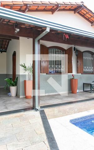 Casa à venda com 360m², 3 quartos e 5 vagas Casa à venda com 360m², 3 quartos e 5 vagasVaranda
