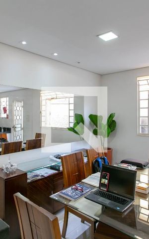 Casa à venda com 360m², 3 quartos e 5 vagas Casa à venda com 360m², 3 quartos e 5 vagasCopa e Cozinha