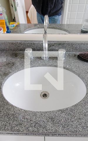 Apartamento à venda com 57m², 2 quartos e 2 vagasBanheiro da Suíte 1