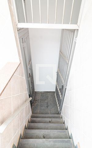 Casa à venda com 225m², 3 quartos e 4 vagas Casa à venda com 225m², 3 quartos e 4 vagasEscadas