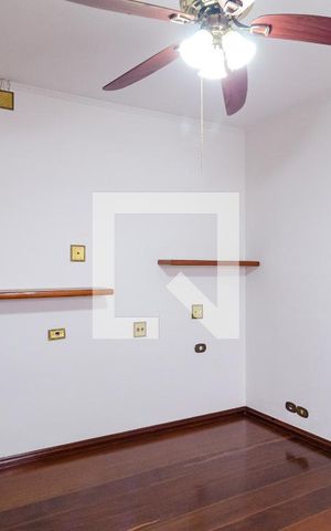 Casa à venda com 225m², 3 quartos e 4 vagas Casa à venda com 225m², 3 quartos e 4 vagasQuarto 2