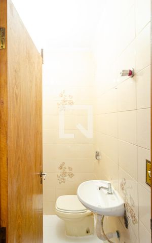 Casa à venda com 225m², 3 quartos e 4 vagas Casa à venda com 225m², 3 quartos e 4 vagasLavabo