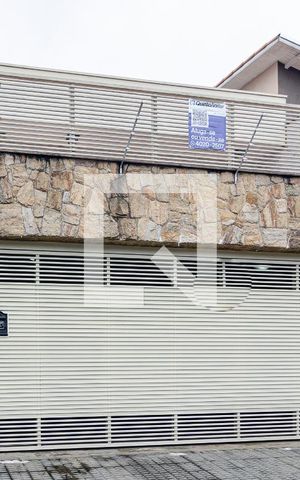 Casa à venda com 225m², 3 quartos e 4 vagas Casa à venda com 225m², 3 quartos e 4 vagasFachada