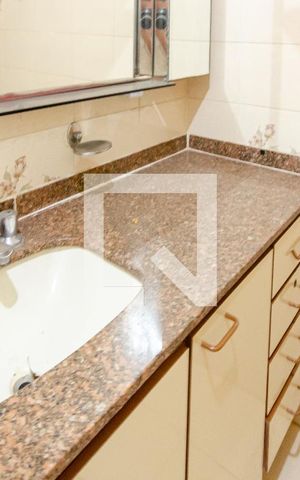 Casa à venda com 225m², 3 quartos e 4 vagas Casa à venda com 225m², 3 quartos e 4 vagasBanheiro da Suíte