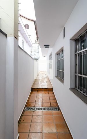 Casa à venda com 225m², 3 quartos e 4 vagas Casa à venda com 225m², 3 quartos e 4 vagasCorredor