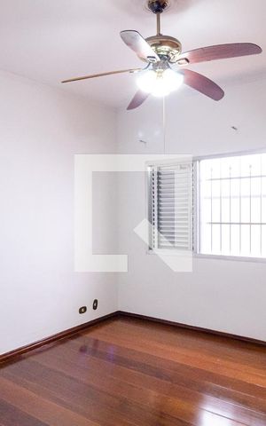 Casa à venda com 225m², 3 quartos e 4 vagas Casa à venda com 225m², 3 quartos e 4 vagasQuarto 2
