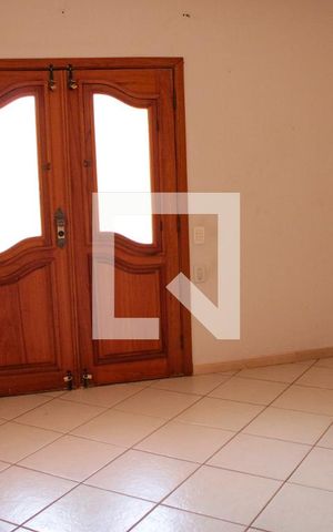 Casa à venda com 281m², 3 quartos e 3 vagas Casa à venda com 281m², 3 quartos e 3 vagasSALA CASA DE BAIXO