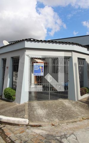 Casa à venda com 182m², 5 quartos e 3 vagasFachada