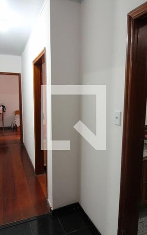 Casa à venda com 182m², 5 quartos e 3 vagasCorredor