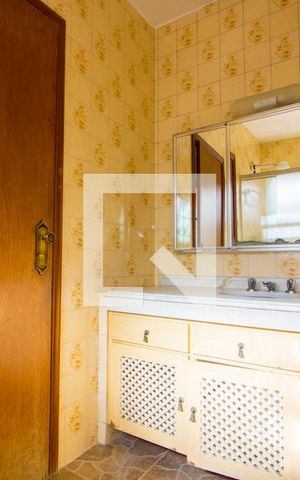 Casa à venda com 284m², 2 quartos e 2 vagas Casa à venda com 284m², 2 quartos e 2 vagasBanheiro social
