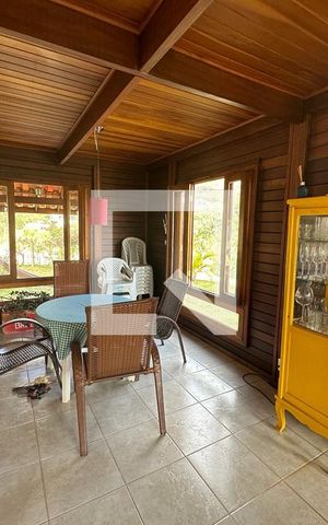 Casa de condomínio à venda com 132m², 3 quartos e 3 vagasSala
