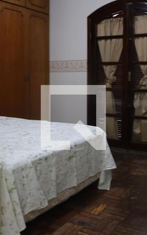 Casa à venda com 300m², 4 quartos e 2 vagasSuíte