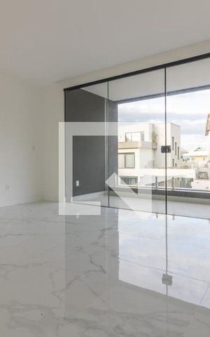 Casa de condomínio à venda com 467m², 4 quartos e 3 vagas Casa de condomínio à venda com 467m², 4 quartos e 3 vagasSuíte 1