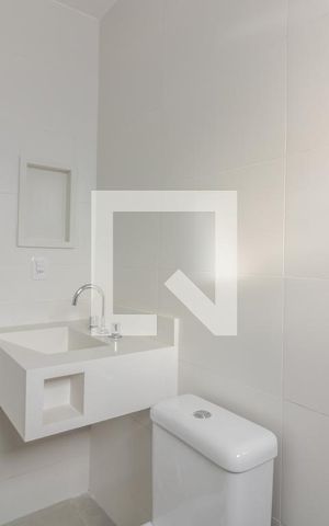 Casa de condomínio à venda com 467m², 4 quartos e 3 vagas Casa de condomínio à venda com 467m², 4 quartos e 3 vagasSuíte 2 - Banheiro