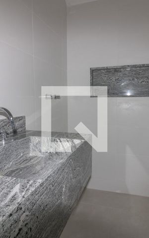 Casa de condomínio à venda com 467m², 4 quartos e 3 vagas Casa de condomínio à venda com 467m², 4 quartos e 3 vagasBanheiro (Sótão)