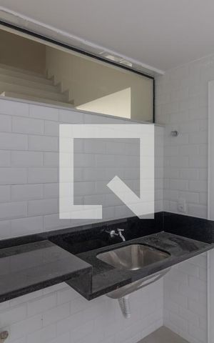 Casa de condomínio à venda com 467m², 4 quartos e 3 vagas Casa de condomínio à venda com 467m², 4 quartos e 3 vagasÁrea de Serviço