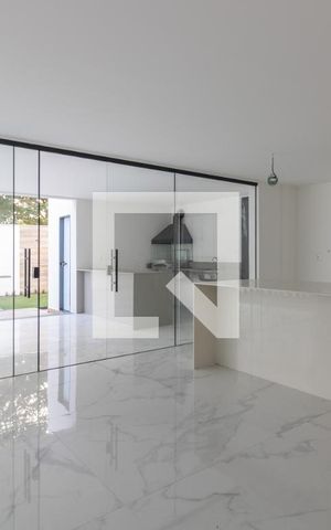 Casa de condomínio à venda com 467m², 4 quartos e 3 vagas Casa de condomínio à venda com 467m², 4 quartos e 3 vagasCozinha