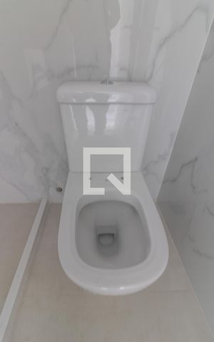 Casa de condomínio à venda com 467m², 4 quartos e 3 vagas Casa de condomínio à venda com 467m², 4 quartos e 3 vagasBanheiro Social (Primeiro andar)