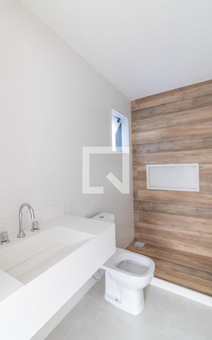 Casa de condomínio à venda com 467m², 4 quartos e 3 vagas Casa de condomínio à venda com 467m², 4 quartos e 3 vagasSuíte 3 - Banheiro