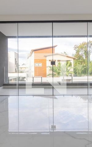 Casa de condomínio à venda com 467m², 4 quartos e 3 vagas Casa de condomínio à venda com 467m², 4 quartos e 3 vagasSuíte 1