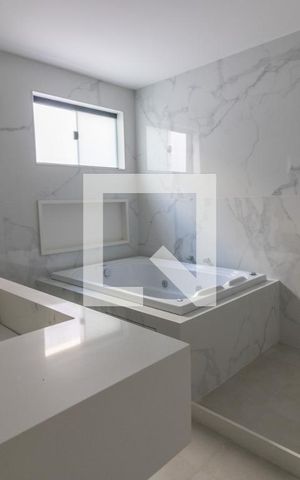 Casa de condomínio à venda com 467m², 4 quartos e 3 vagas Casa de condomínio à venda com 467m², 4 quartos e 3 vagasSuíte 1 - Banheiro