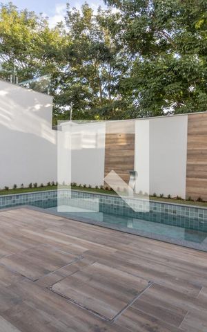 Casa de condomínio à venda com 467m², 4 quartos e 3 vagas Casa de condomínio à venda com 467m², 4 quartos e 3 vagasÁrea externa (Piscina)