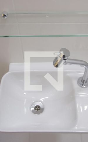 Casa à venda com 110m², 3 quartos e 2 vagasBanheiro social 