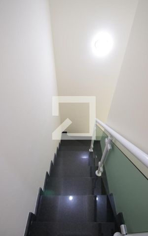 Casa à venda com 110m², 3 quartos e 2 vagasEscada