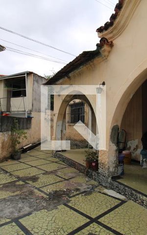 Casa à venda com 300m², 3 quartos e 2 vagasÁrea de Serviço