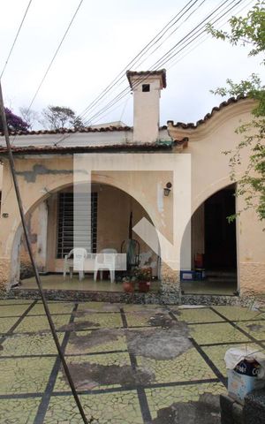 Casa à venda com 300m², 3 quartos e 2 vagasÁrea de Serviço