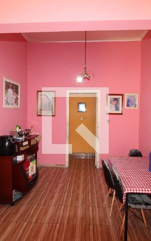 Casa à venda com 300m², 3 quartos e 2 vagasSala