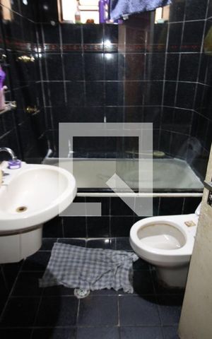 Casa à venda com 300m², 3 quartos e 2 vagasBanheiro