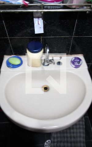 Casa à venda com 300m², 3 quartos e 2 vagasBanheiro