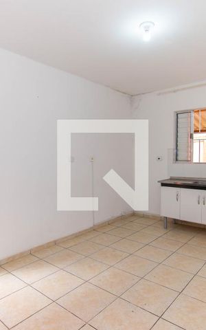 Casa para alugar com 80m², 1 quarto e 1 vaga Casa para alugar com 80m², 1 quarto e 1 vagaSala