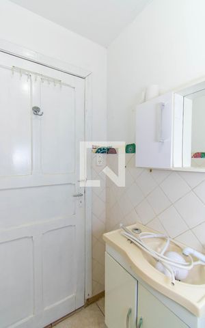 Casa para alugar com 80m², 1 quarto e 1 vaga Casa para alugar com 80m², 1 quarto e 1 vagaBanheiro