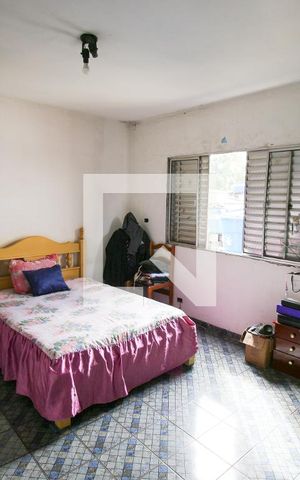 Casa à venda com 360m², 4 quartos e 2 vagas Casa à venda com 360m², 4 quartos e 2 vagasQuarto 1