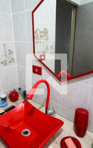 Casa à venda com 360m², 4 quartos e 2 vagas Casa à venda com 360m², 4 quartos e 2 vagasBanheiro 2